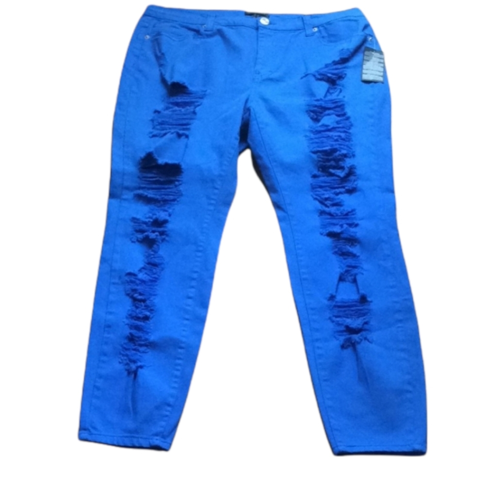 NWT!!!Forever 21+ plus sizes blue ripped/destroyed jeans
